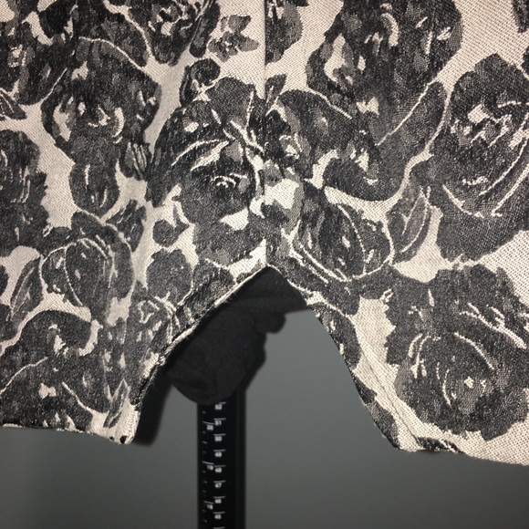 ⭐️ ⭐️  NWT Torrid Lined Black Rose Brocade Blazer Jacket - Picture 8 of 9